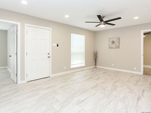 4th image of 211 E Baetz Blvd
