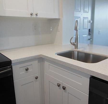 4th image of 718 Executive Center Dr APT 32
