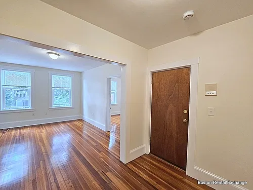 Sunny Spacious Renovated 2 Bed Steps To Union Sq! Heat Incl! Cat Ok! At Union Square — Photo 4
