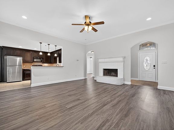 2nd image of 118 Vaughn Ln
