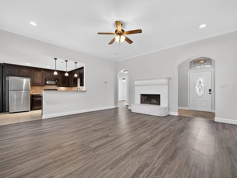 118 Vaughn Ln — Photo 2