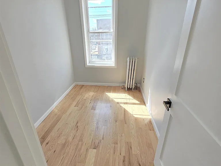 236 Fulton Ave — Photo 12