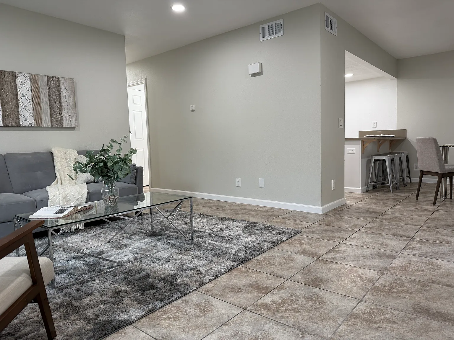2 bed, 977 sqft, $2,500 — Photo 2