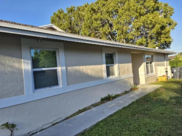 1420 White Pine Dr, Wellington, FL 33414