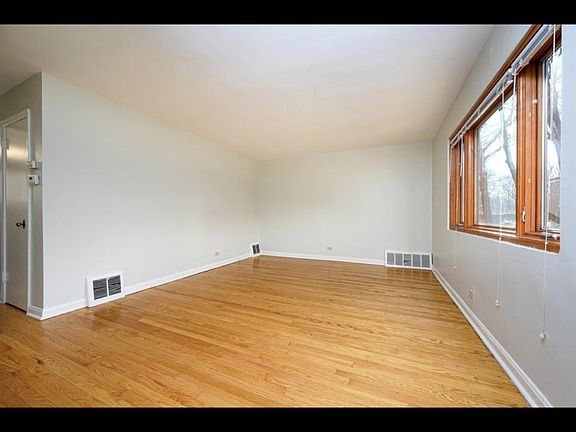 4th image of 8019 Lake St #1