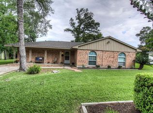 11820 S Ridgeway Dr, Willis, TX 77318