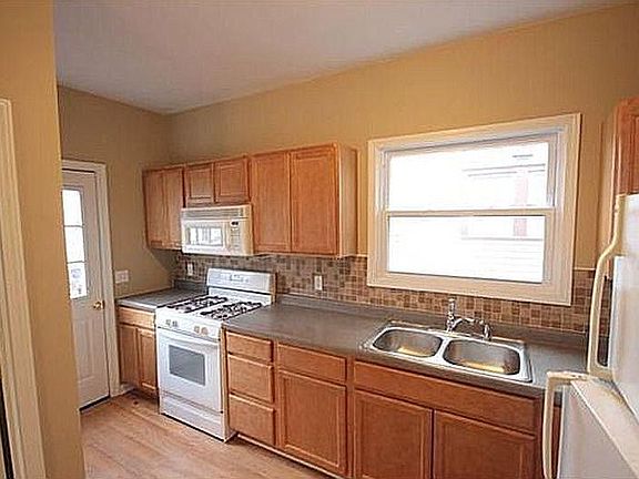 2nd image of 439 Fuller Ave SE