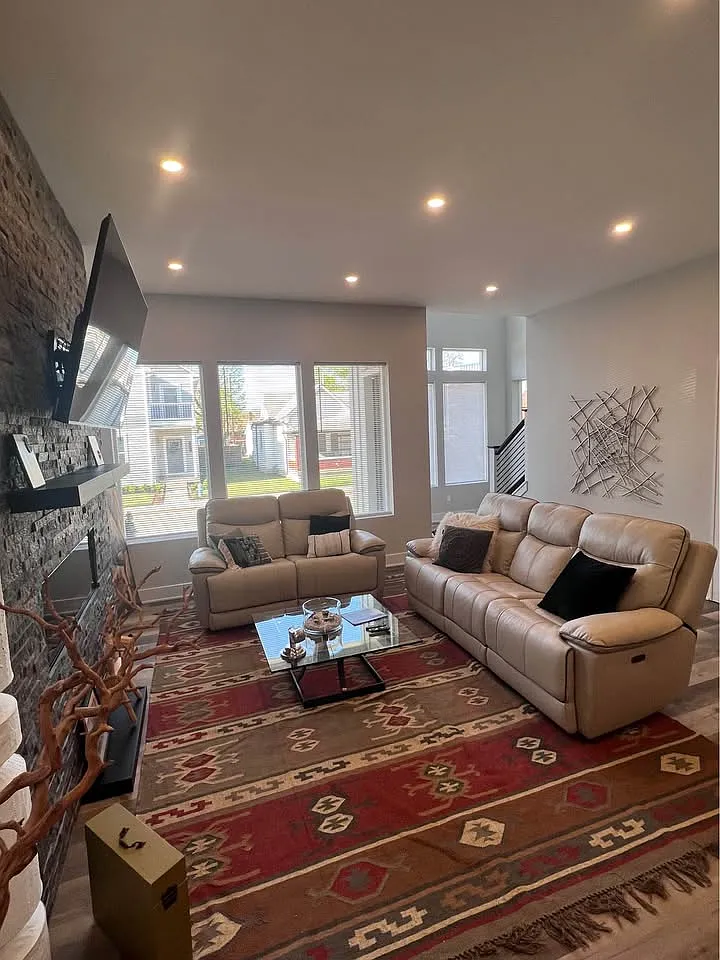 4 bed, 3.5 bath, 2920 sqft, $3,500 — Photo 3