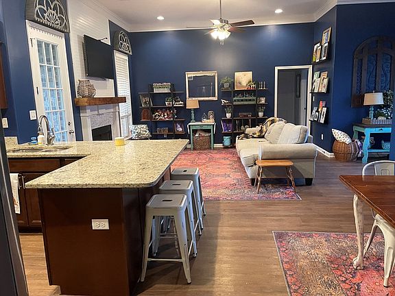 2nd image of 508 Robinson Cir