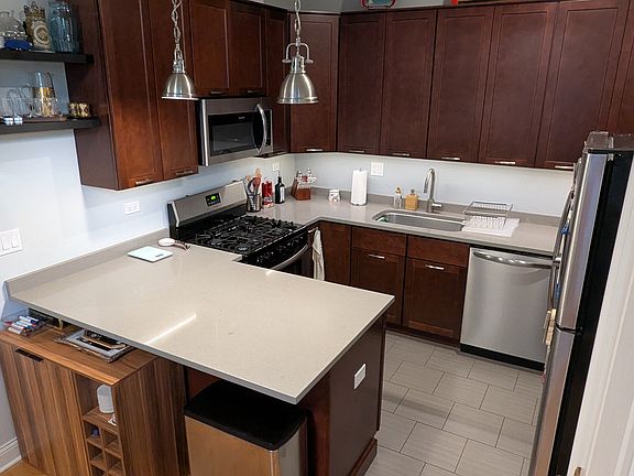 5th image of 2350 W Belle Plaine Ave #2R