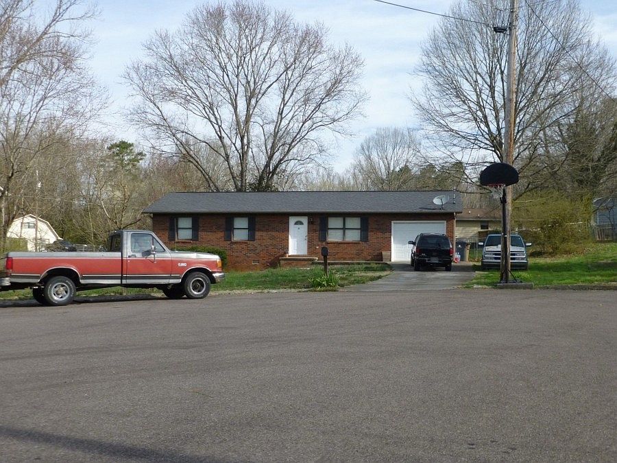 1st image of 801 Ronnie Ln