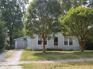 405 E State St, Mahomet, IL 61853