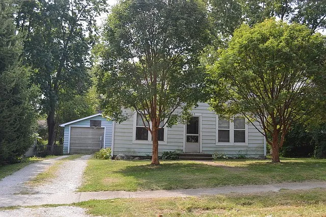 405 E State St photo 1