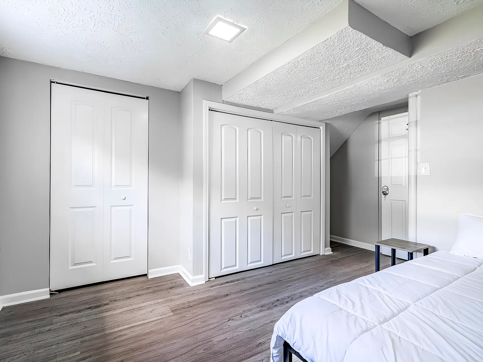 4 bed, 2.0 bath, 2000 sqft, $702 — Photo 2