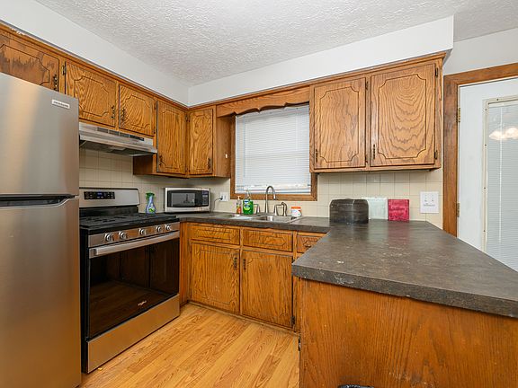 3rd image of 1095 Baier Ave
