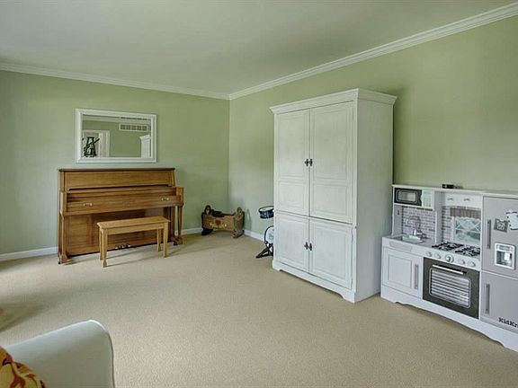 2nd image of 7844 Meadowcreek Dr