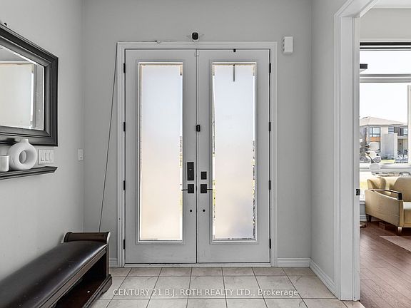 3rd image of 6 Henderson St