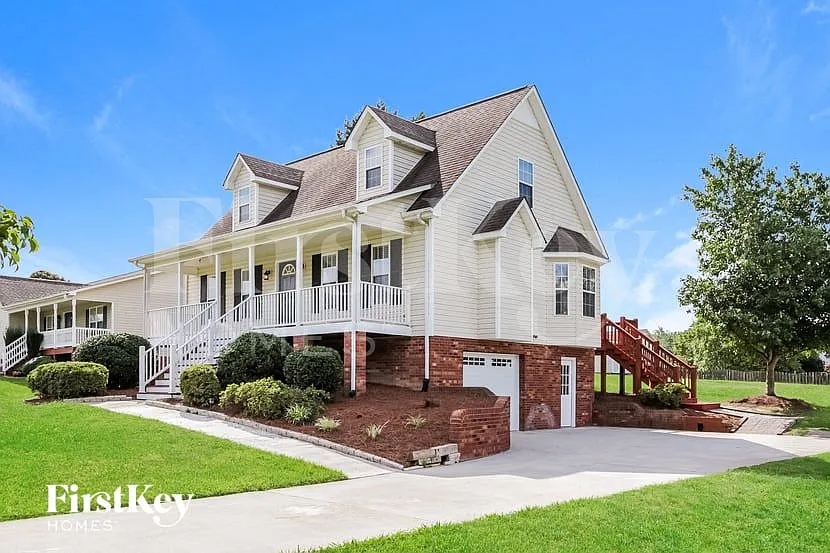 3 bed, 2.0 bath, 1996 sqft, $2,360 — Photo 2