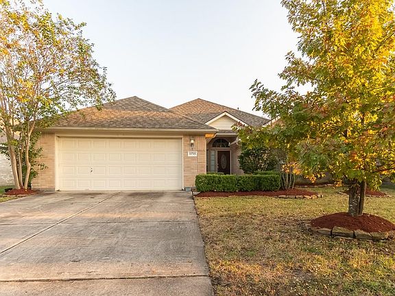 A nice one story in a community with full amenities.