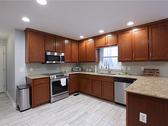 5th image of 5304 Shotwell Ct