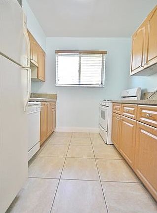 4th image of 75 S Shore Dr APT 2B