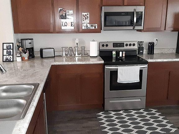Stainless steel appliances - refrigerator included!