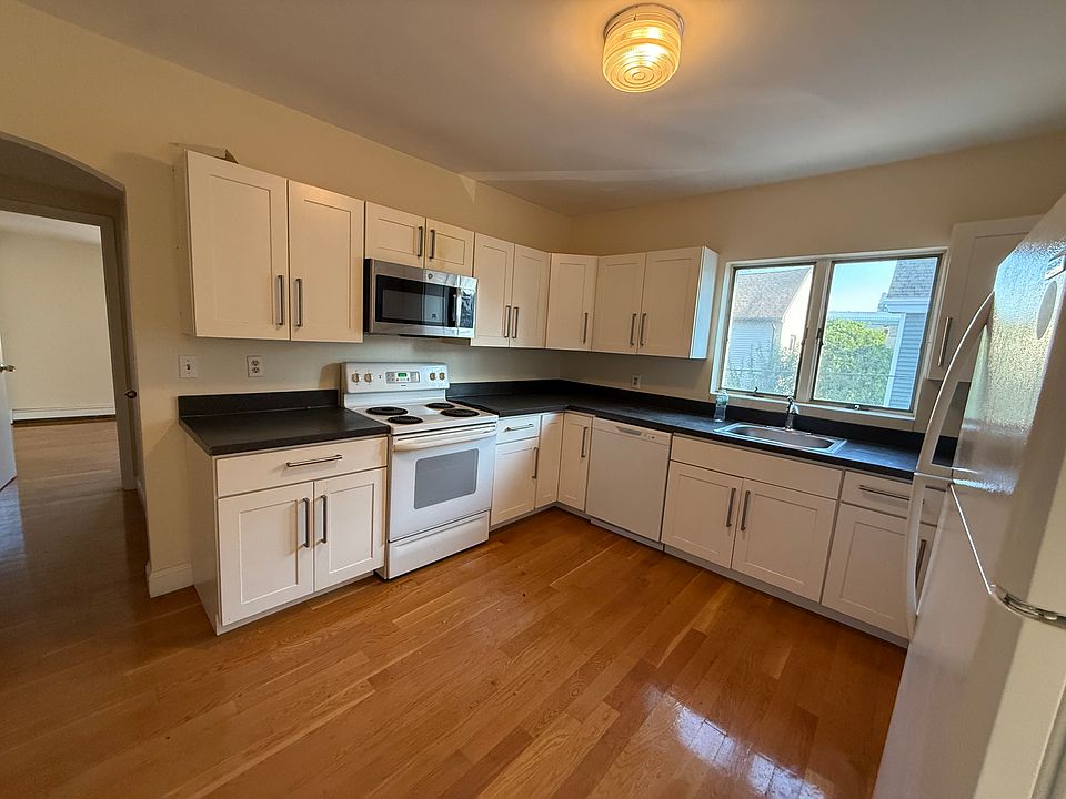 1st image of 59 Waverly St