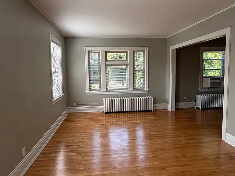 132 Circle Ave #2R — Photo 4