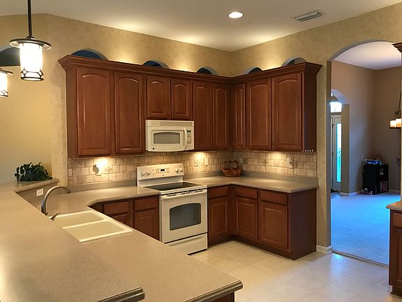 4th image of 608 Chestwood Chase Dr