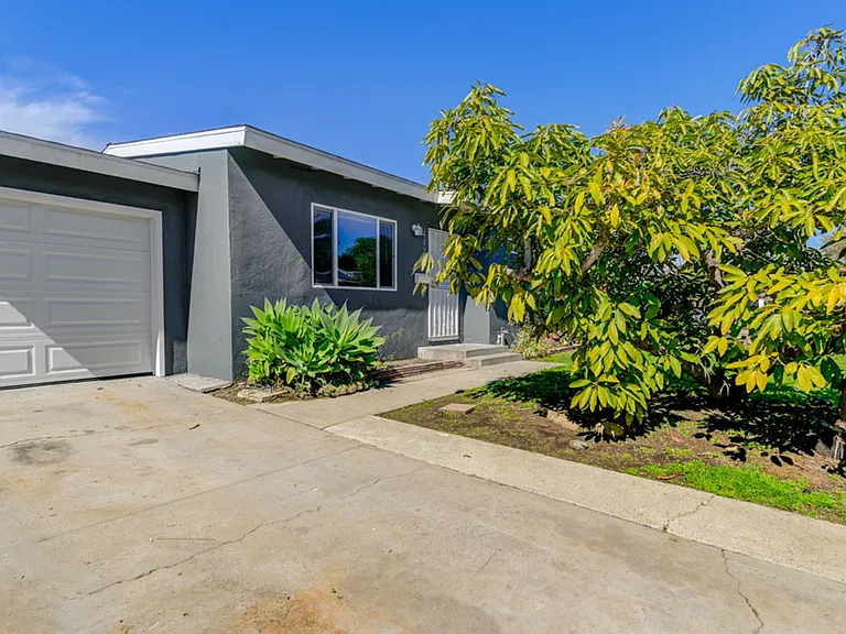 4028 Casita Way — Photo 27