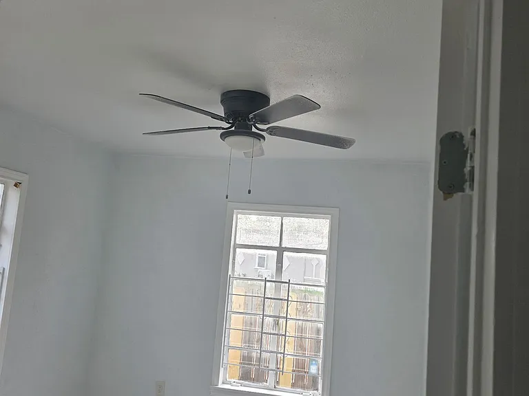 1034 Poinsettia — Photo 9