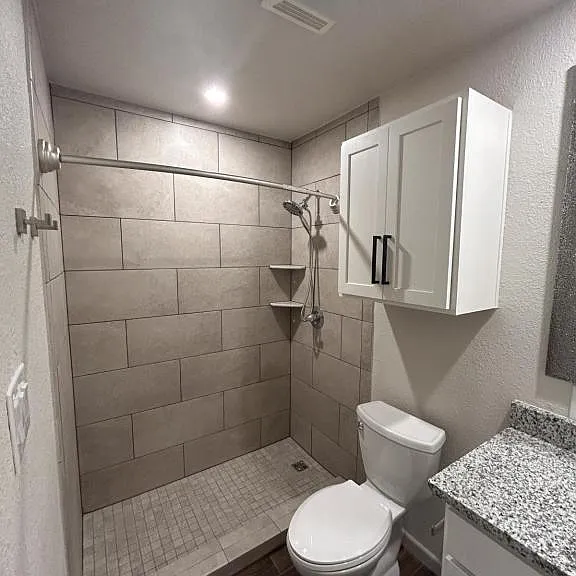 1001 Lewis Dr — Photo 4