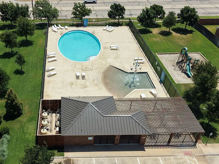 6408 Hall Of Fame Blvd — Photo 26