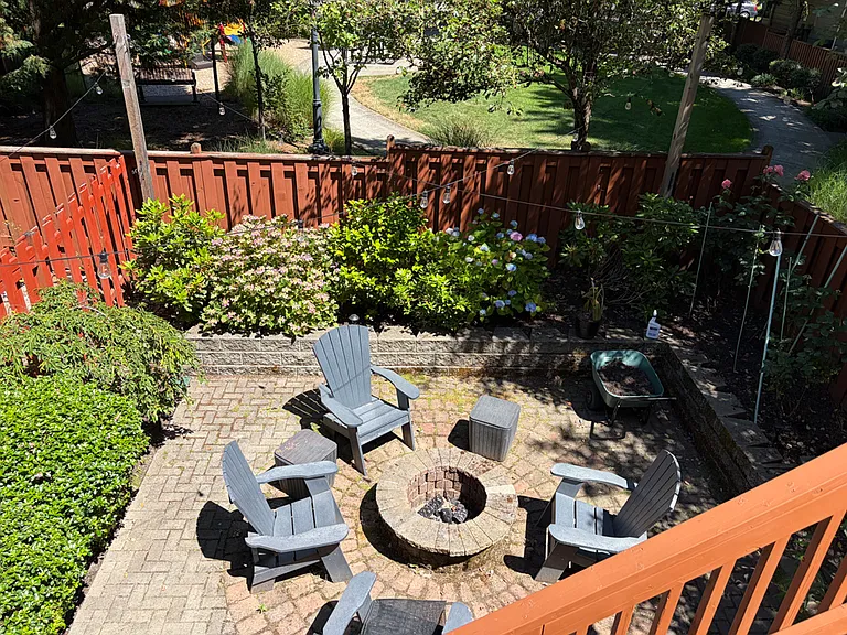 2114 NE Sheffield Ave — Photo 3