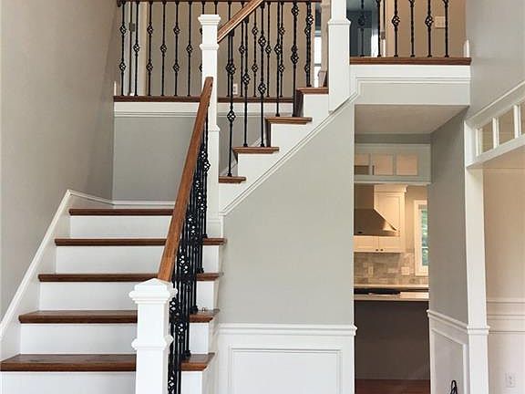 3rd image of 51 Billington Cir