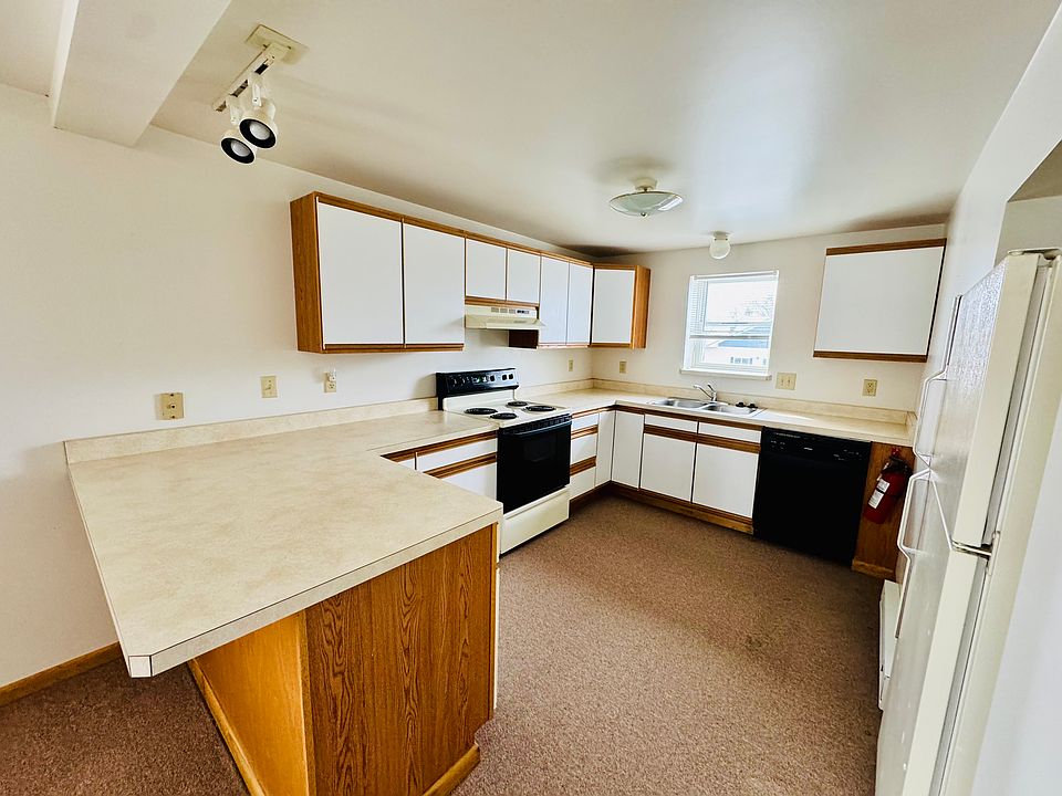 1st image of 2 Maple St #D