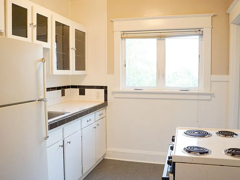 2943 SE Alder St #24 — Photo 8