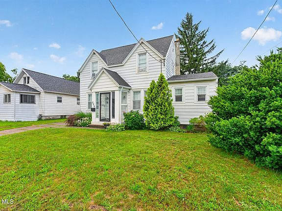 3rd image of 806 Curry Road
