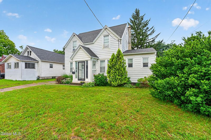 3rd image of 806 Curry Road
