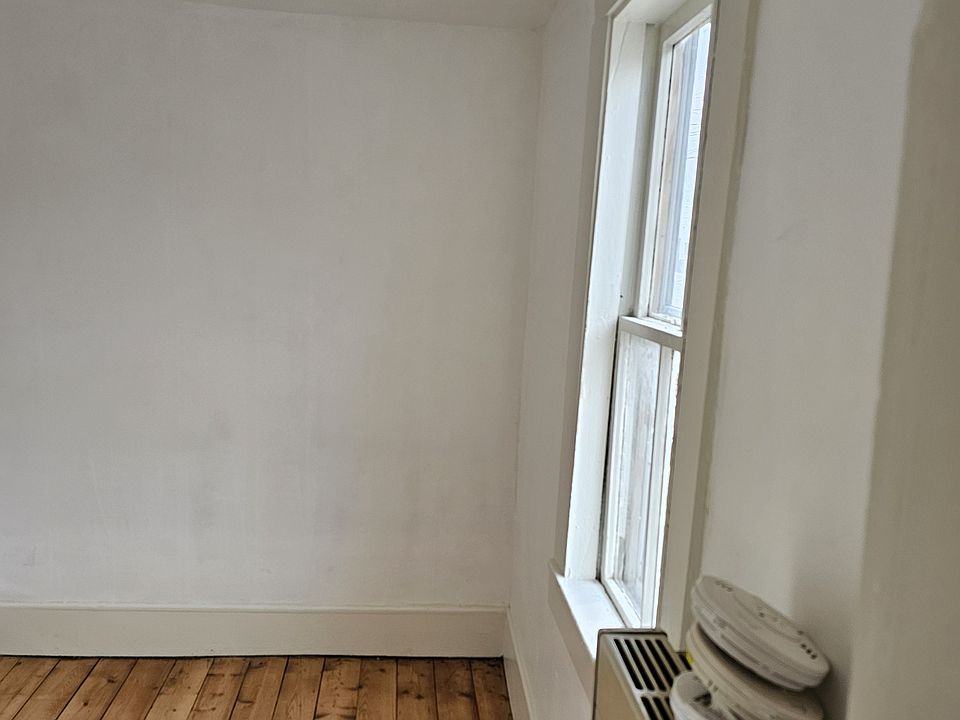 2nd image of 240 Pine St