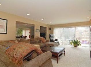 865 Mountain Dr, Deerfield, IL