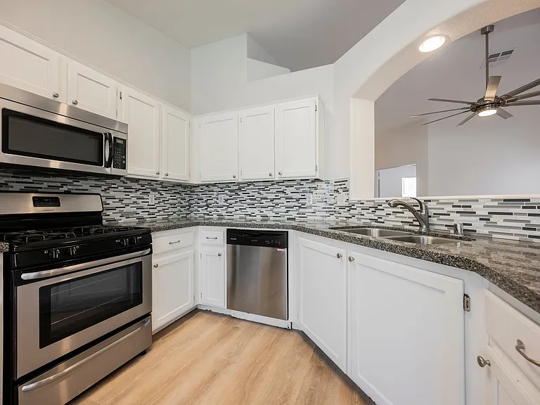 802 Airy Hill St — Photo 17