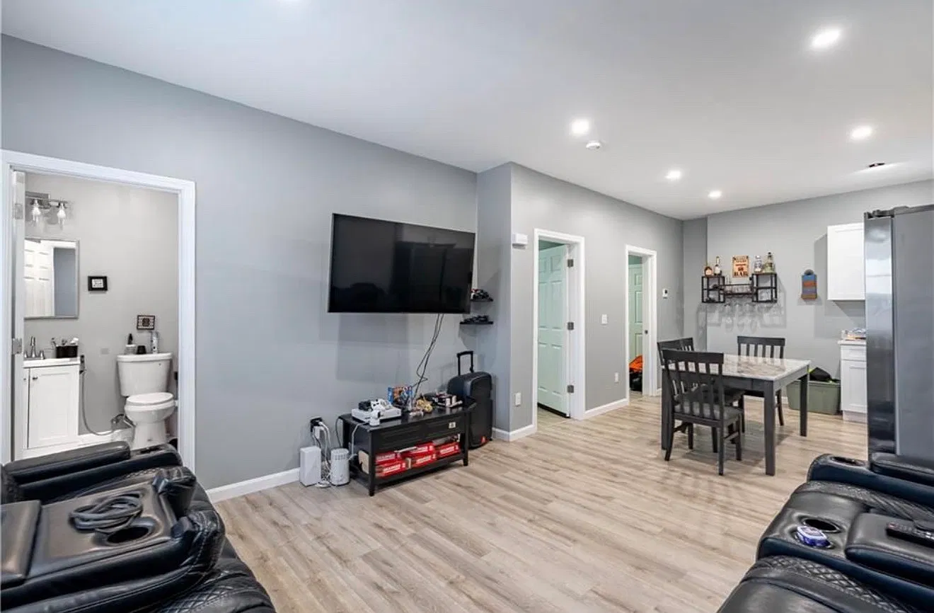 105 Metcalf St — Photo 3