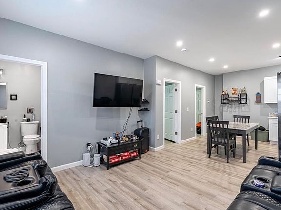 3rd image of 105 Metcalf St #1