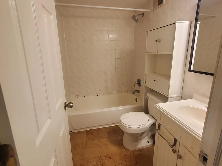 1941 Wharton St #1F — Photo 3