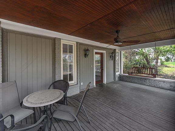 4th image of 2810 Rhodes Cir S