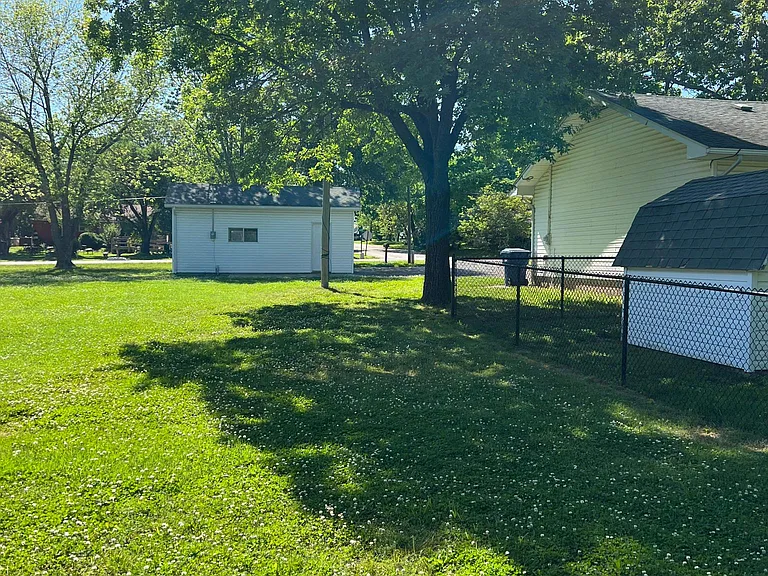 2101 S Kenser Rd — Photo 16