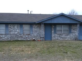 1917 Floral Dr, Gainesville, TX 76240