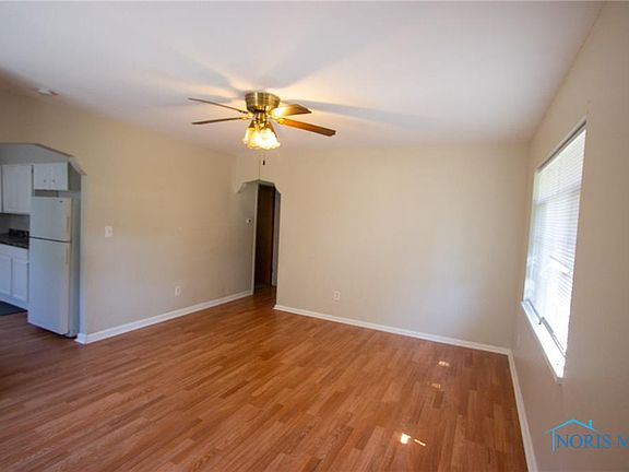 3rd image of 520 Thad St