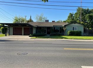 1043 E 1st St, Escalon, CA 95320